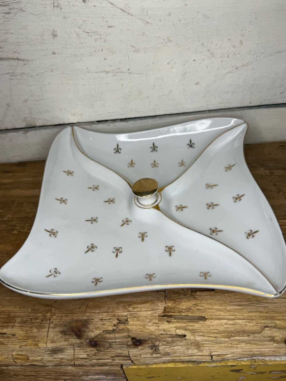 VTG  FLUER- DE-LIS Divided Dish.  EUC. Porcelain. 8"x8" Gold trim. #5409  Japan